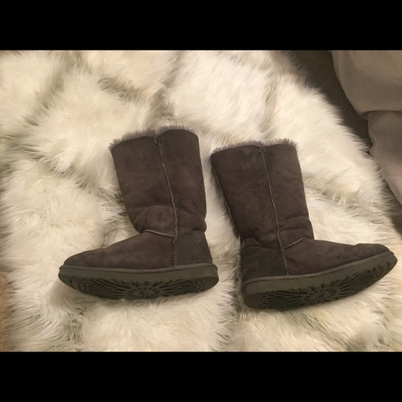Grey ugg Bailey boots - Picture 3 of 8